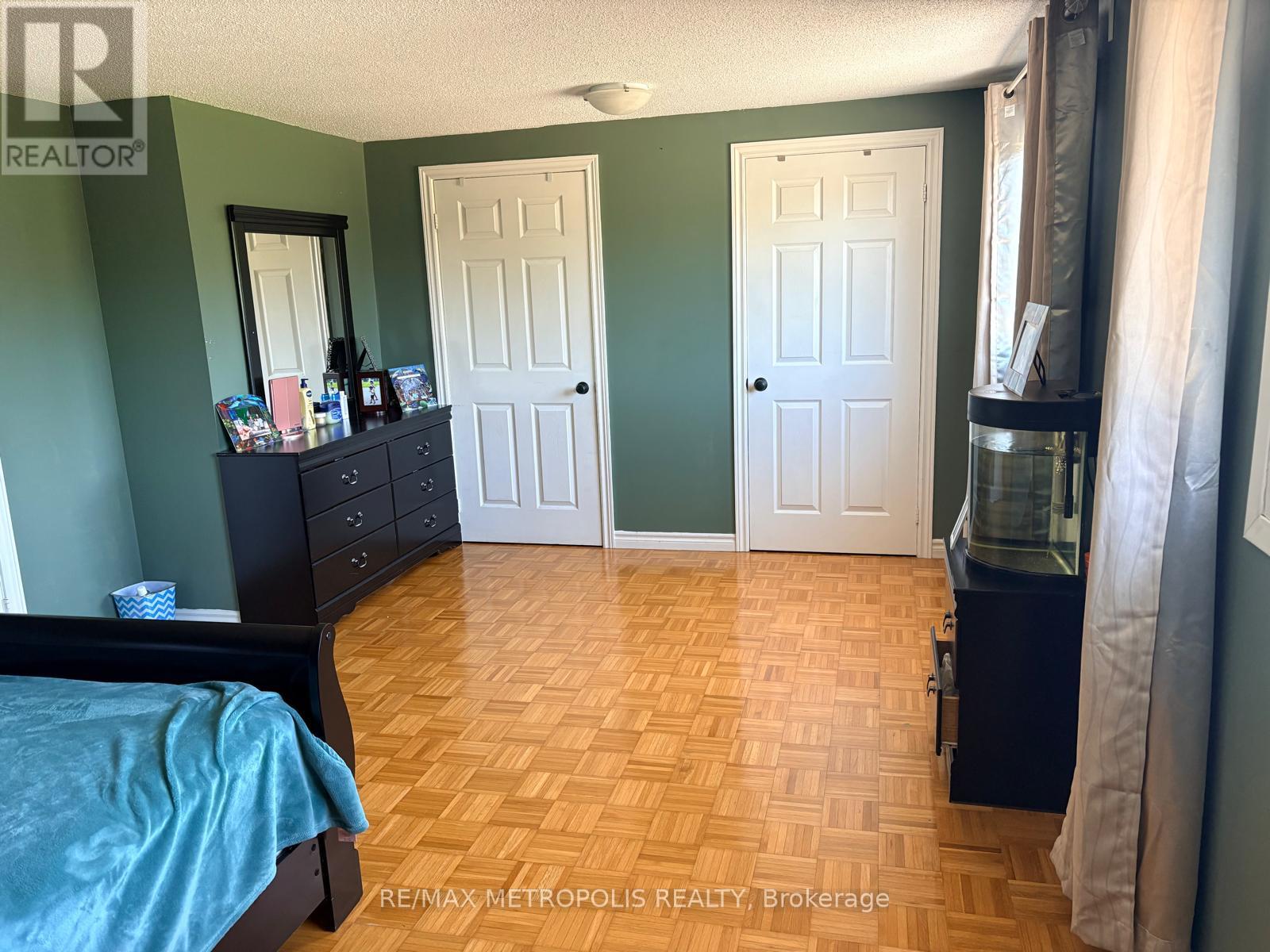 #21 30 CLARENDON CRESCENT - 13