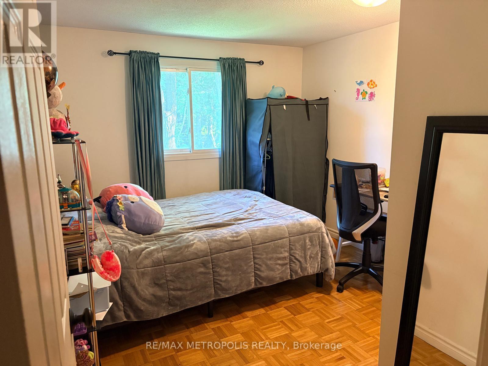 #21 30 CLARENDON CRESCENT - 3