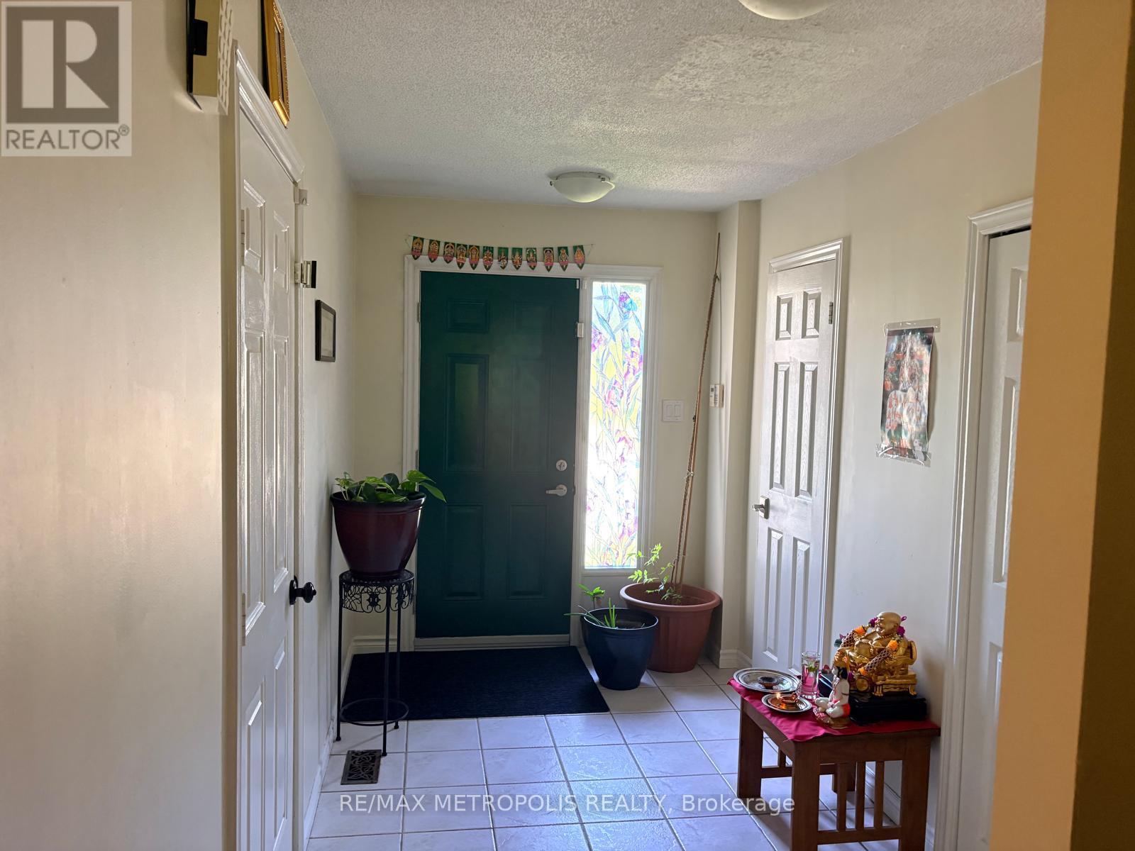 #21 30 CLARENDON CRESCENT - 5