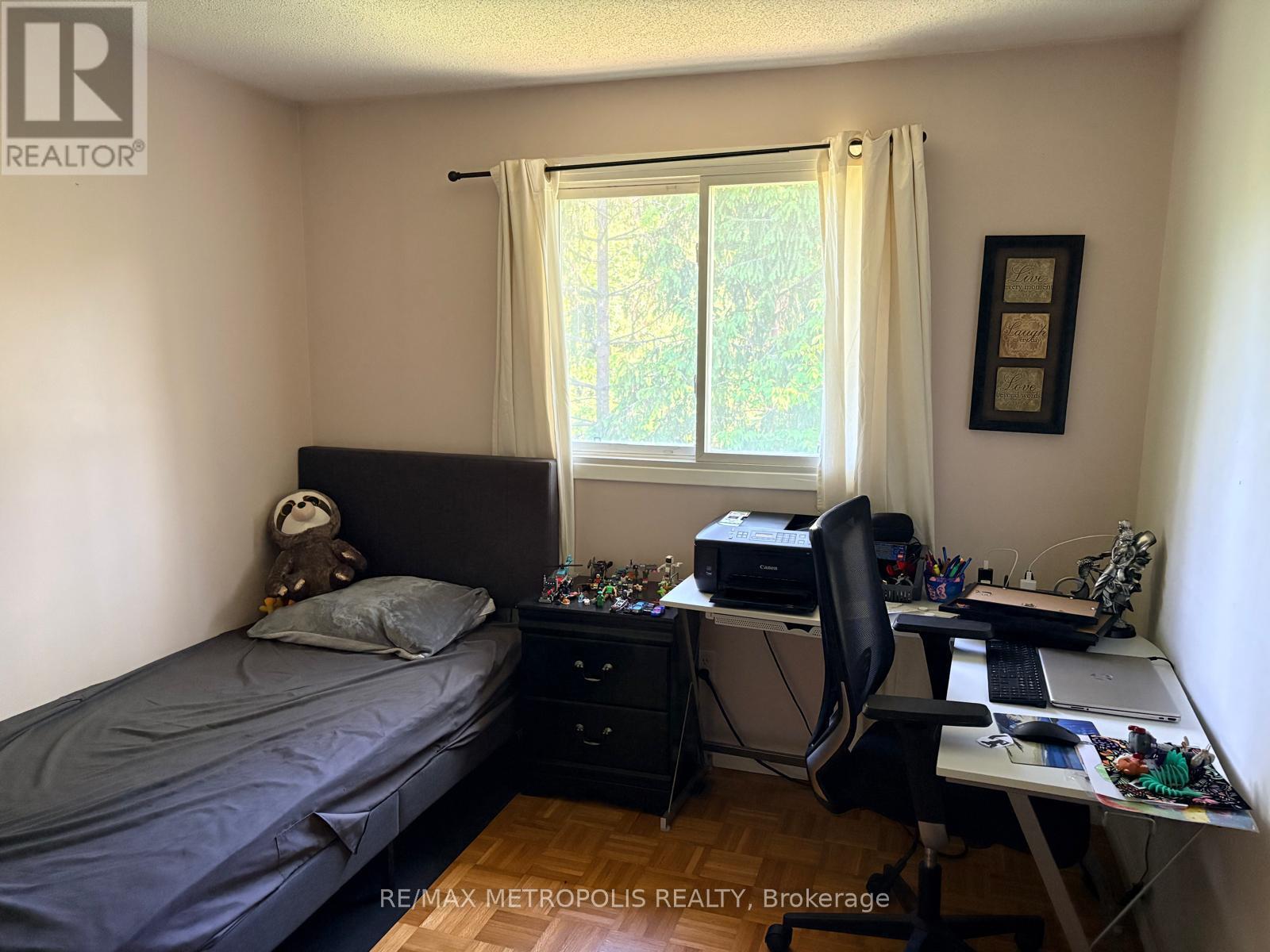 #21 30 CLARENDON CRESCENT - 7