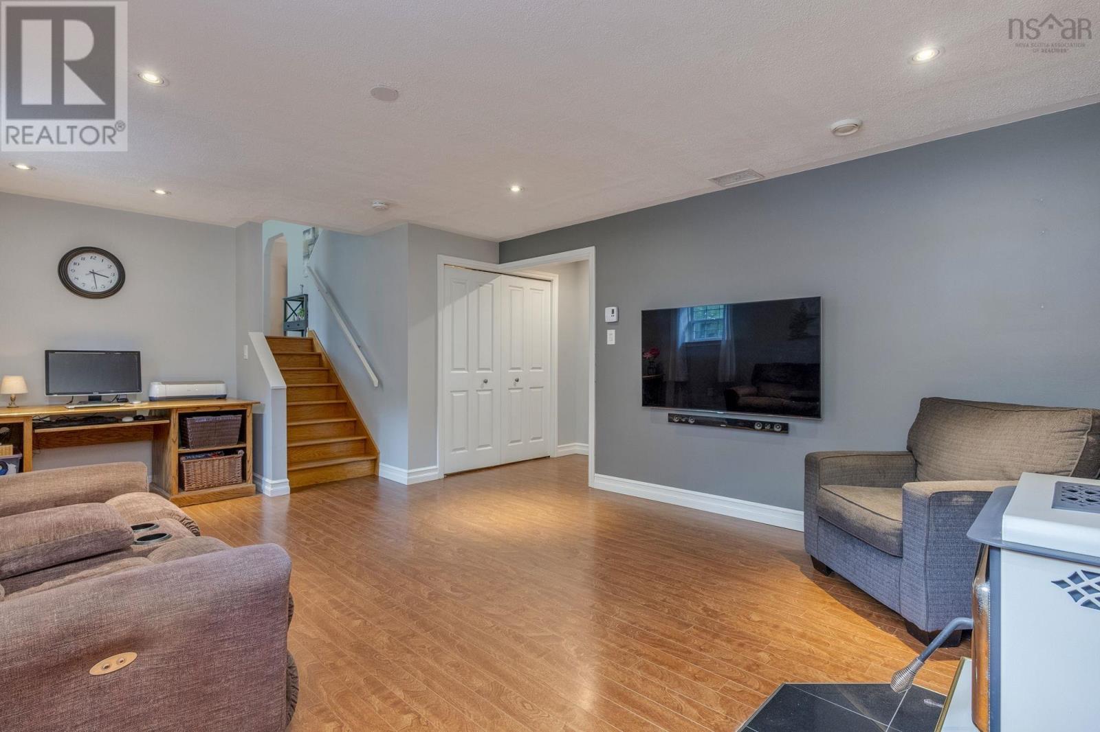 Property 28 of 49 of 2848 Ward Street