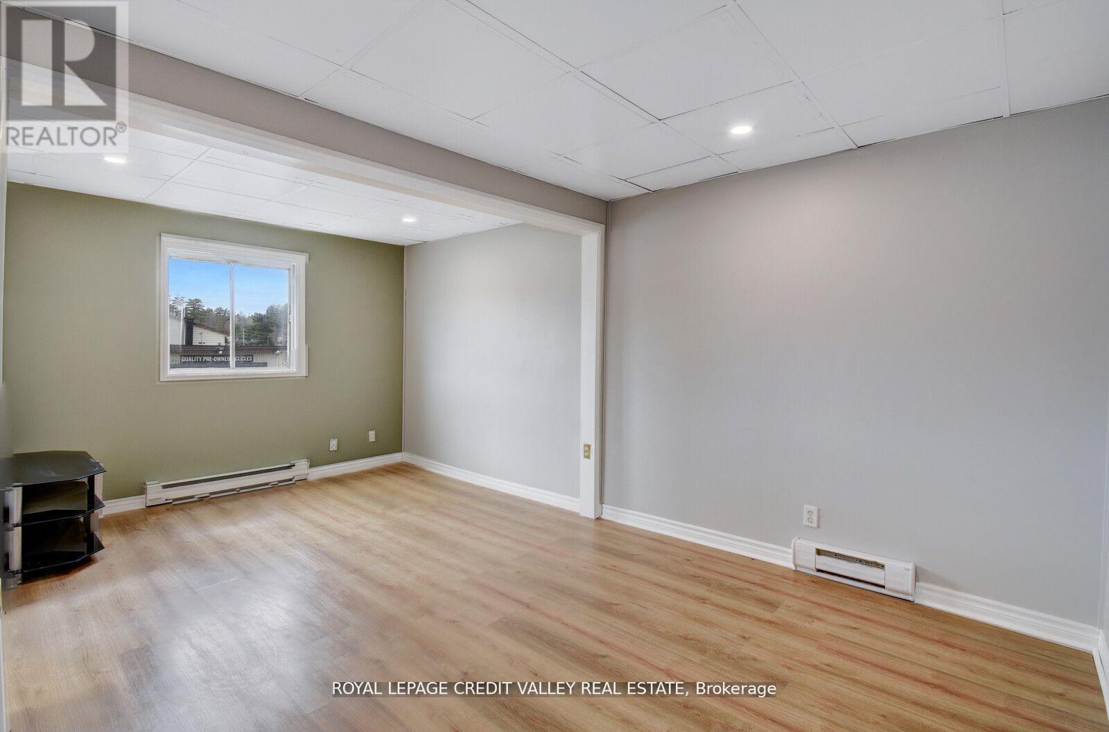 105 HASTINGS STREET N