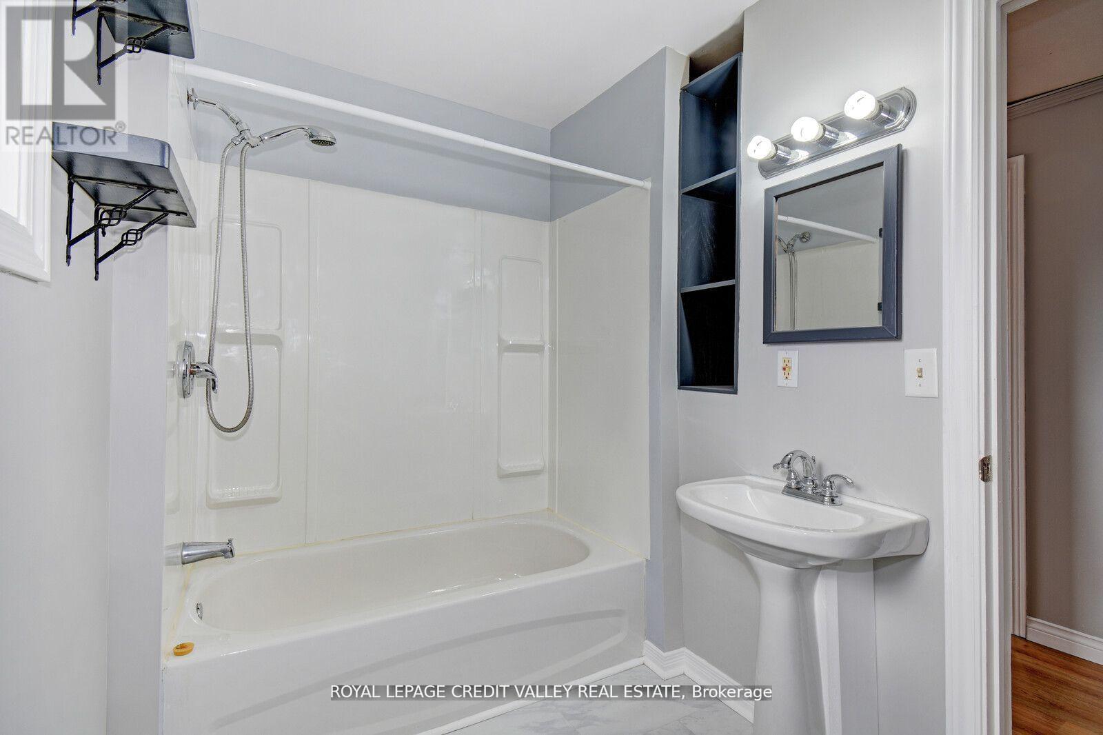 105 HASTINGS STREET N