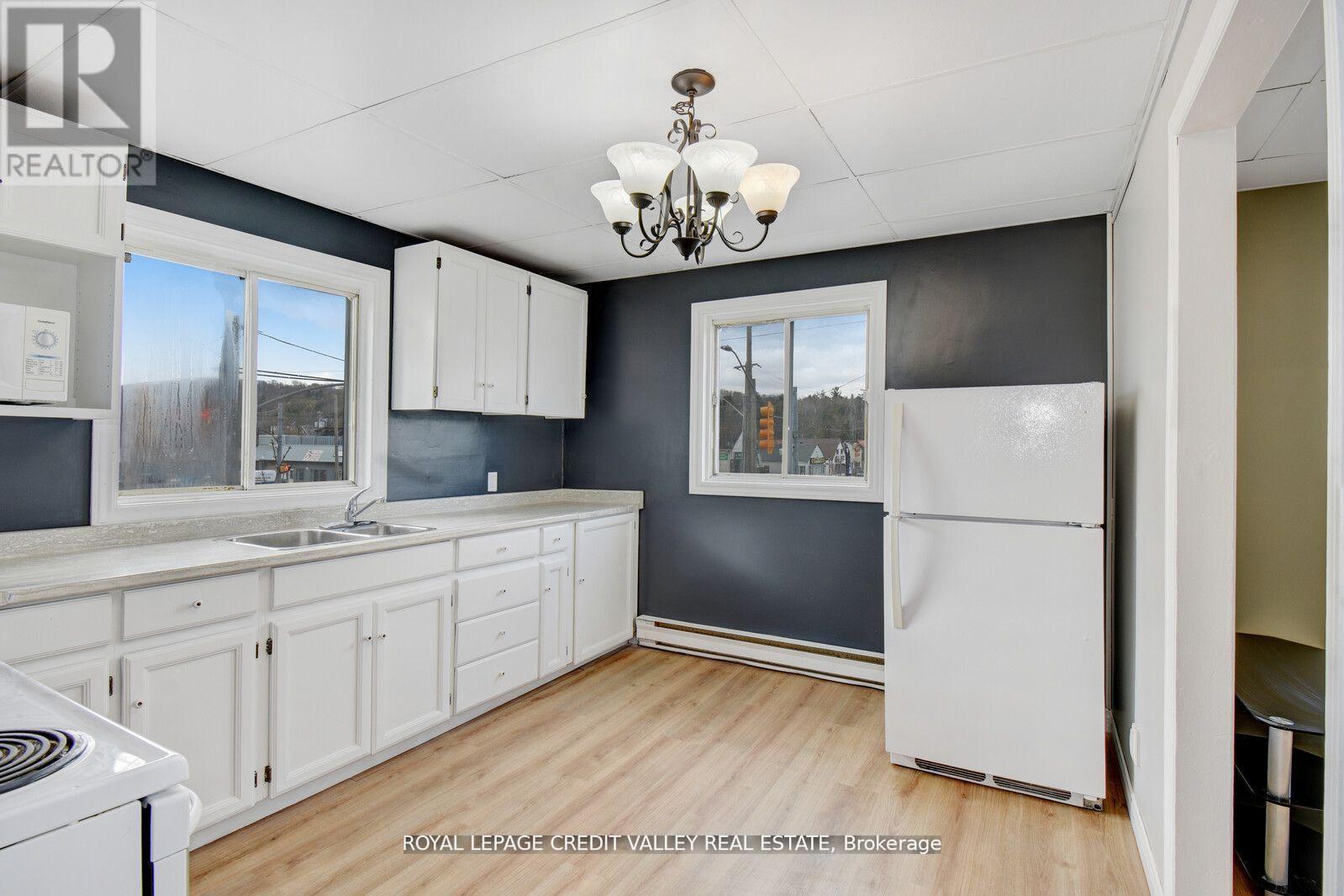 105 HASTINGS STREET N