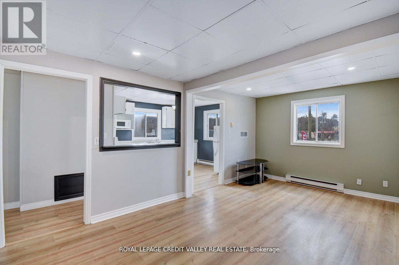 105 HASTINGS STREET N
