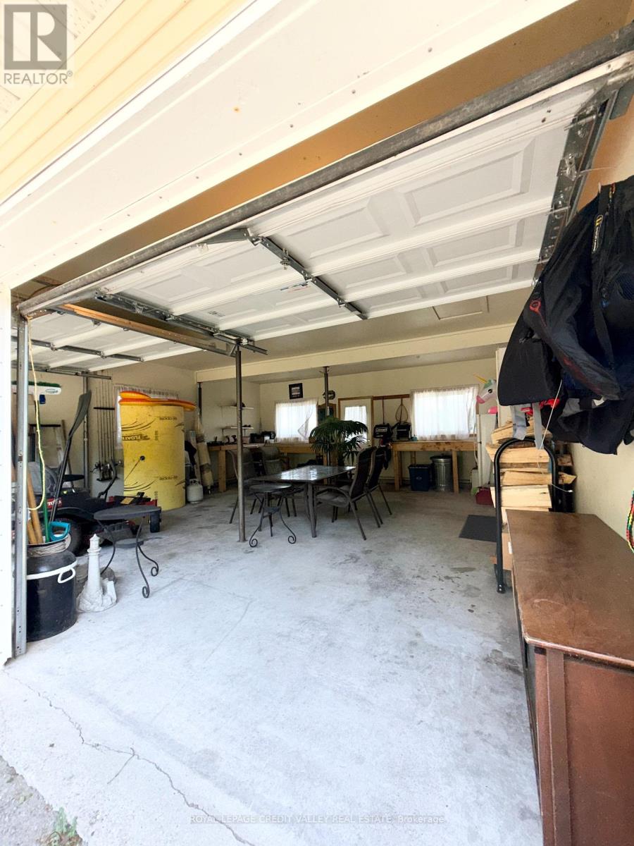 1627 NORTH BAPTISTE LAKE ROAD W - 36