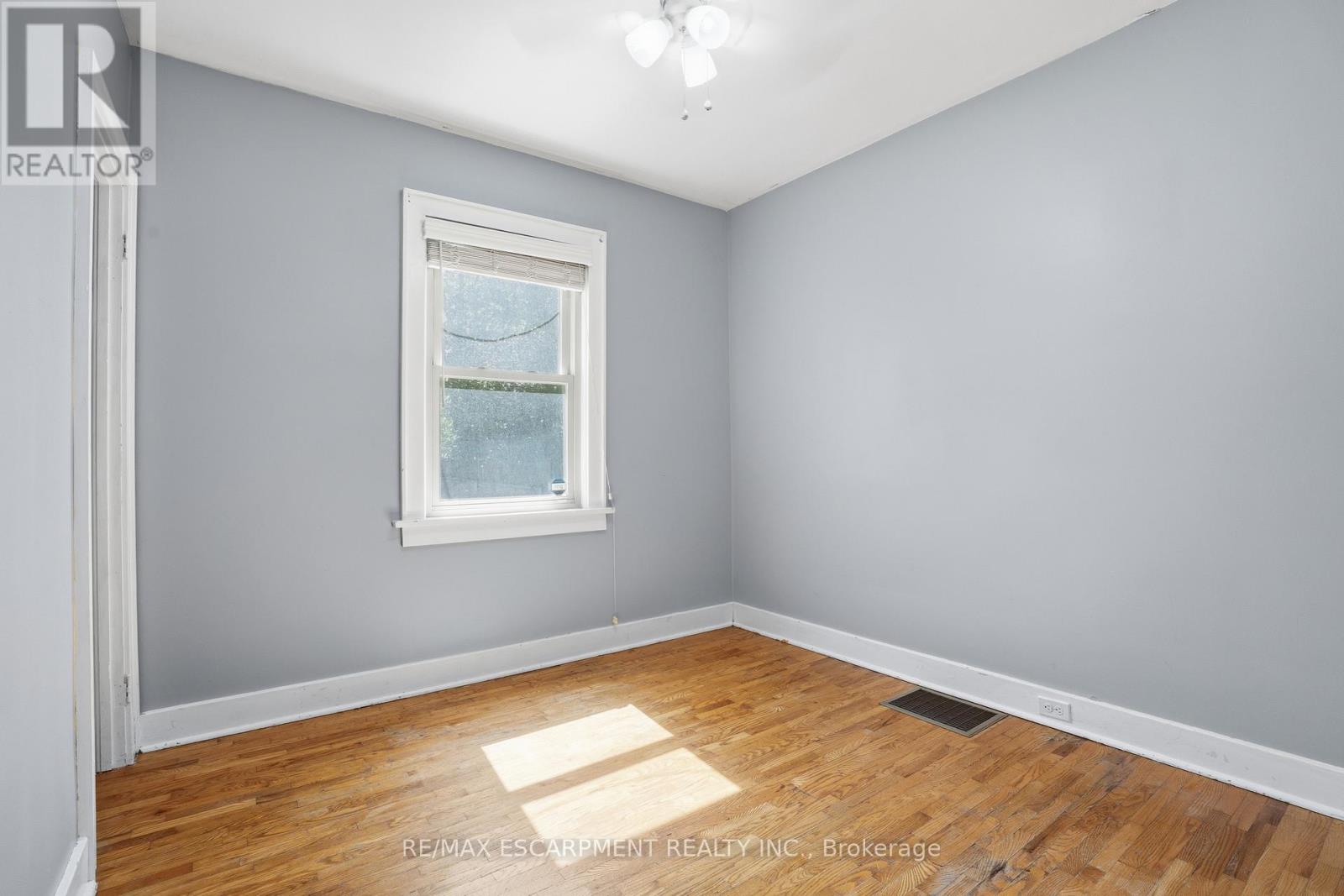96 PALING AVENUE - 19