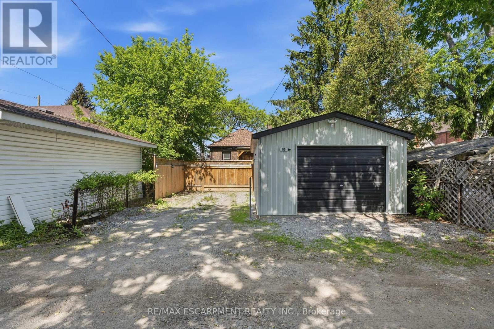 96 PALING AVENUE - 33