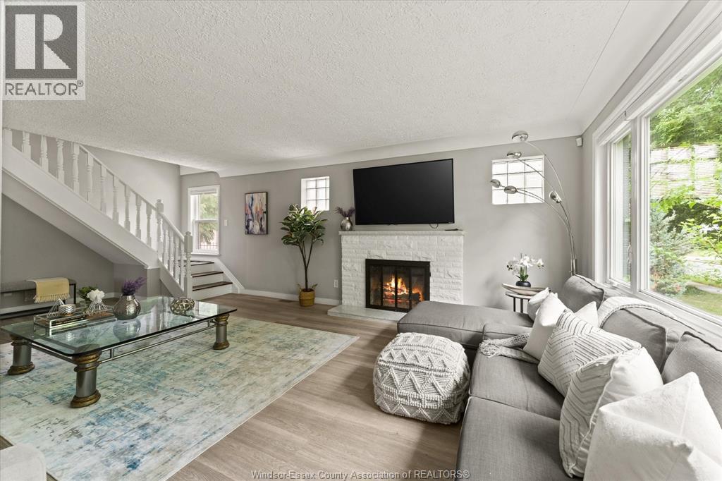 285 BELLEPERCHE PLACE - 1