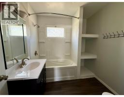 Kitchen - 709 4th Street Nw, Cranbrook, BC V1C4A3 Photo 8