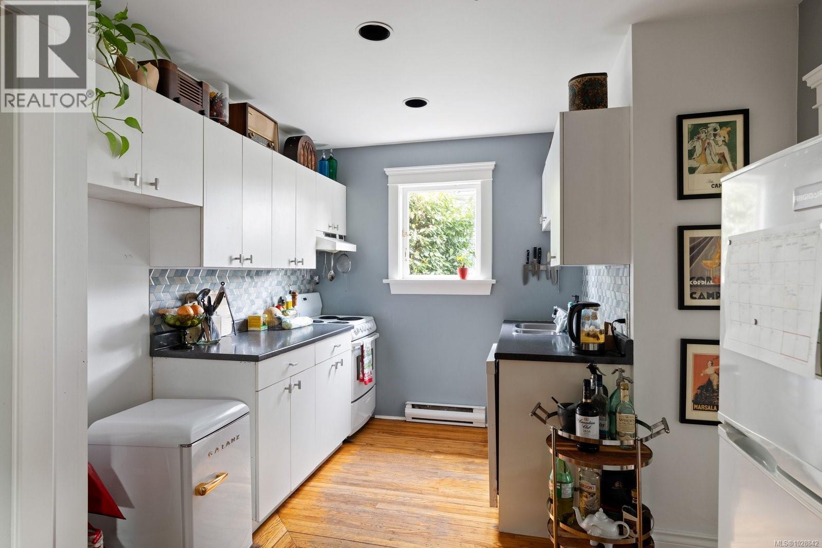 1270 Yates St - 52