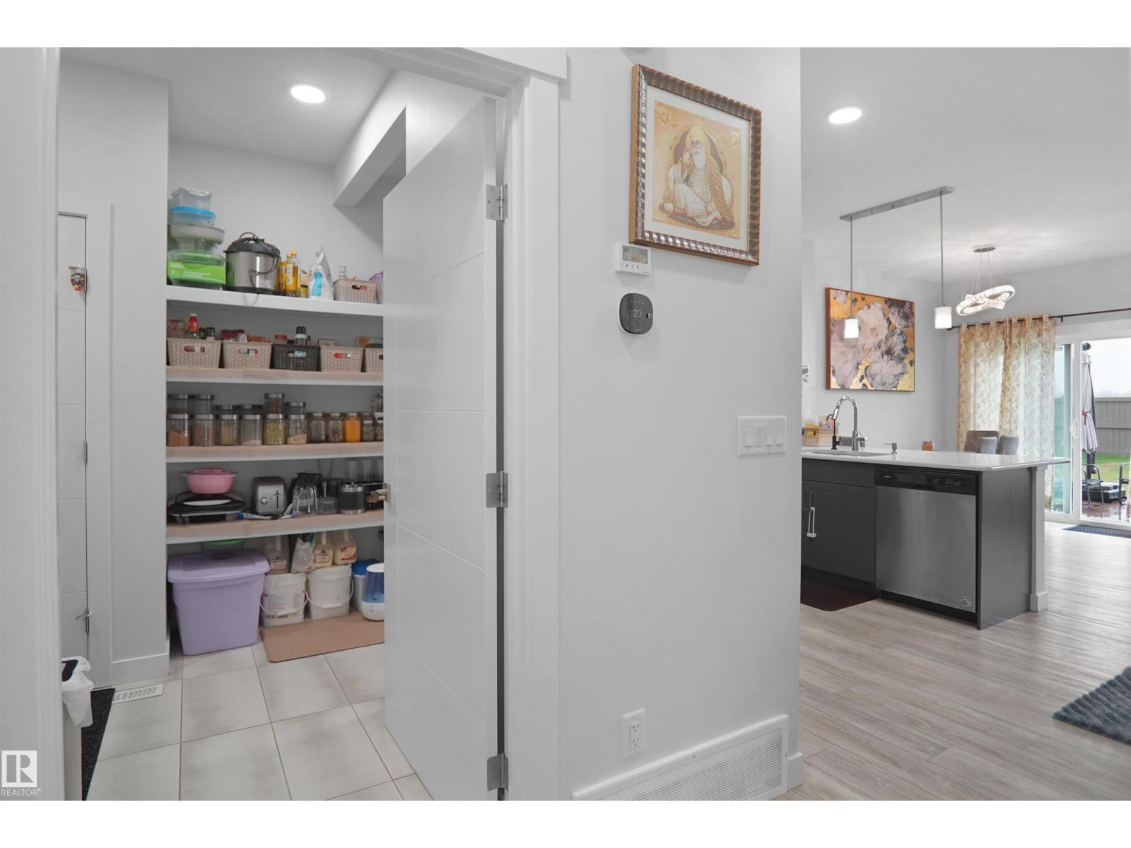 2551 12 AV NW NW — photo 13
