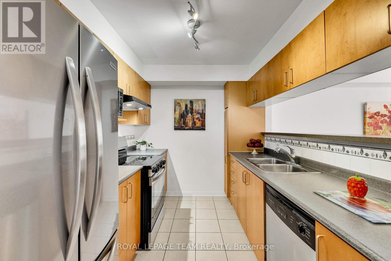 3 Bed, 3 Bath House for Sale in Ottawa – 143 TALL OAK PRIVATE, Ottawa – MLS# X13457442 - Image 7