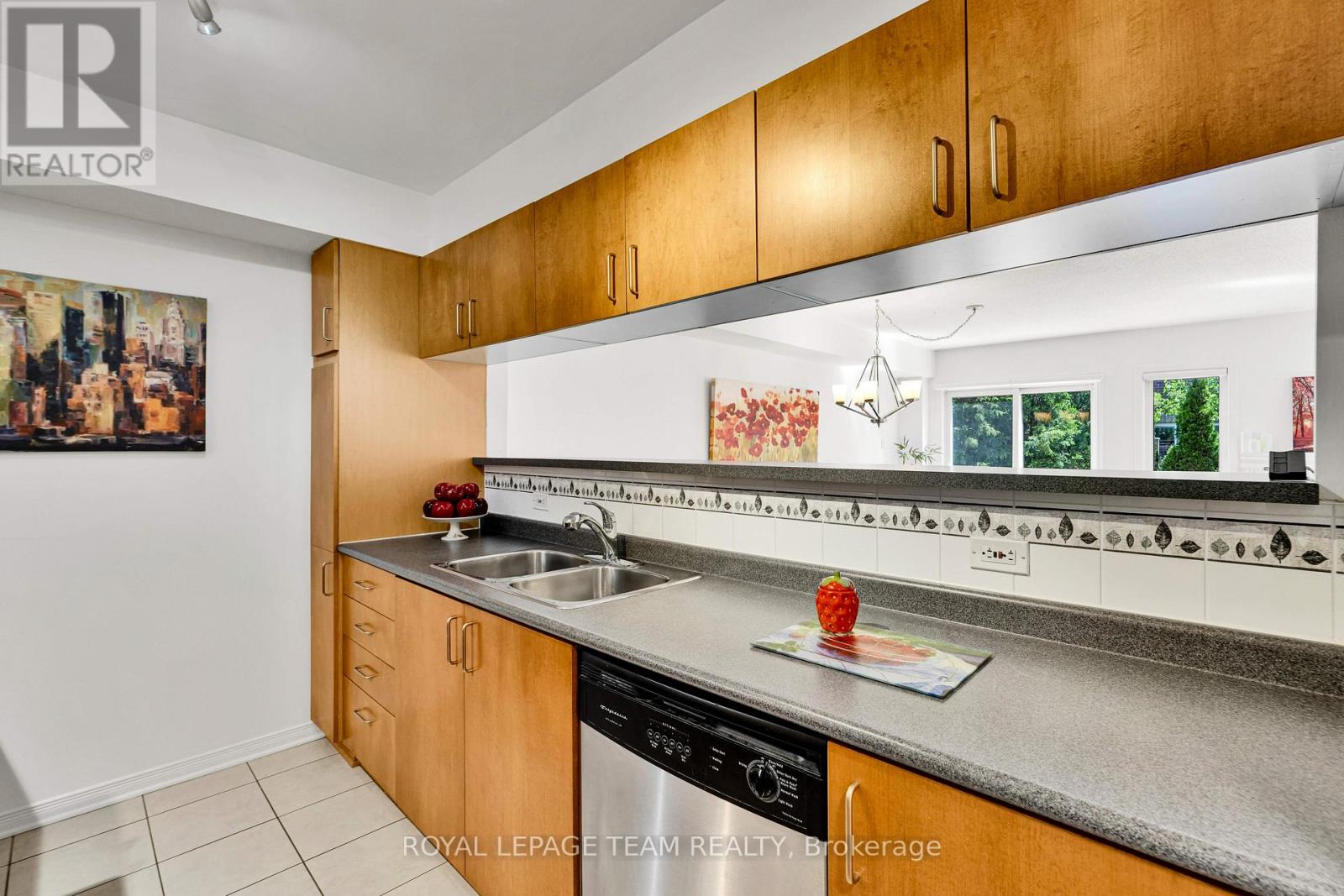 3 Bed, 3 Bath House for Sale in Ottawa – 143 TALL OAK PRIVATE, Ottawa – MLS# X13457442 - Image 8