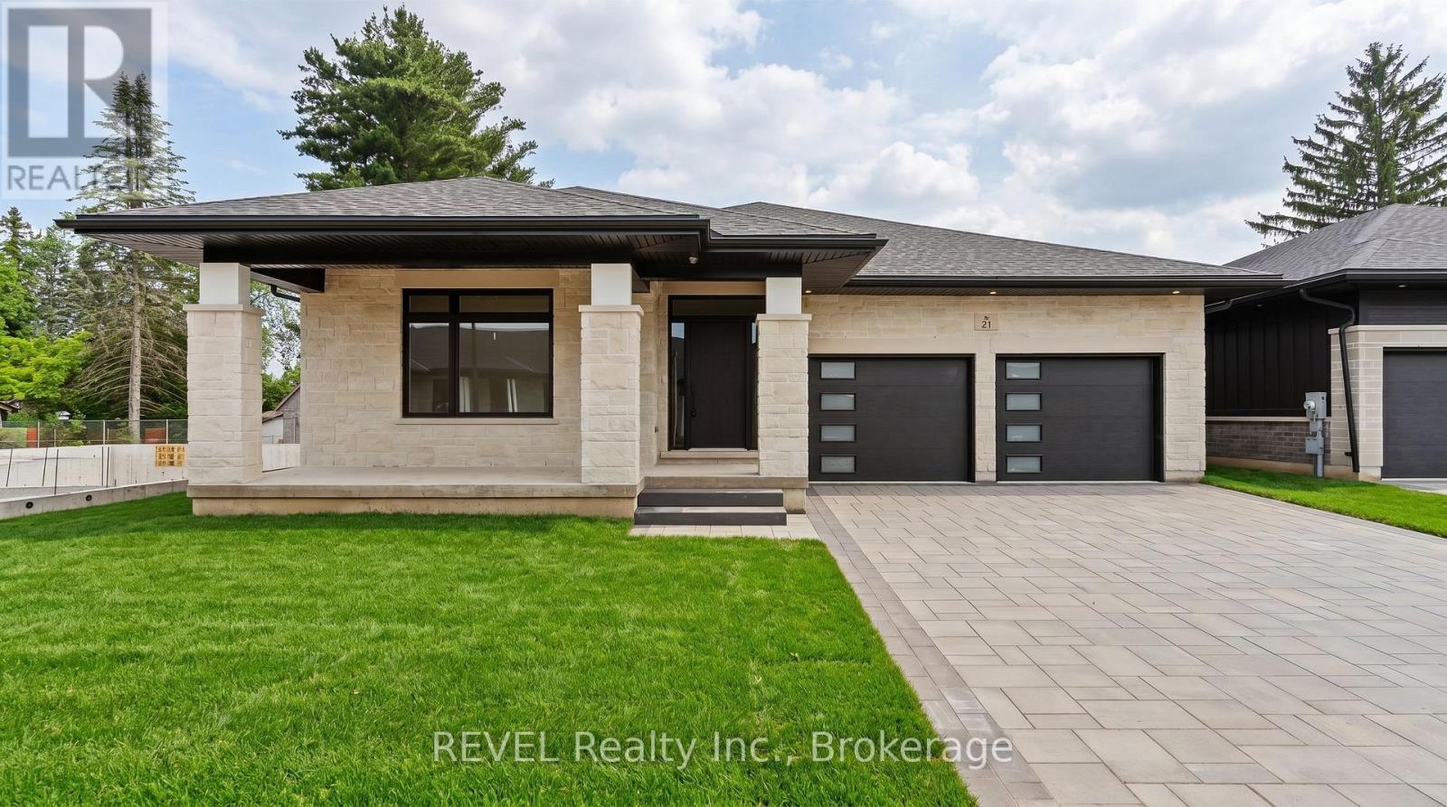 23 ACCURSI CRESCENT - 1