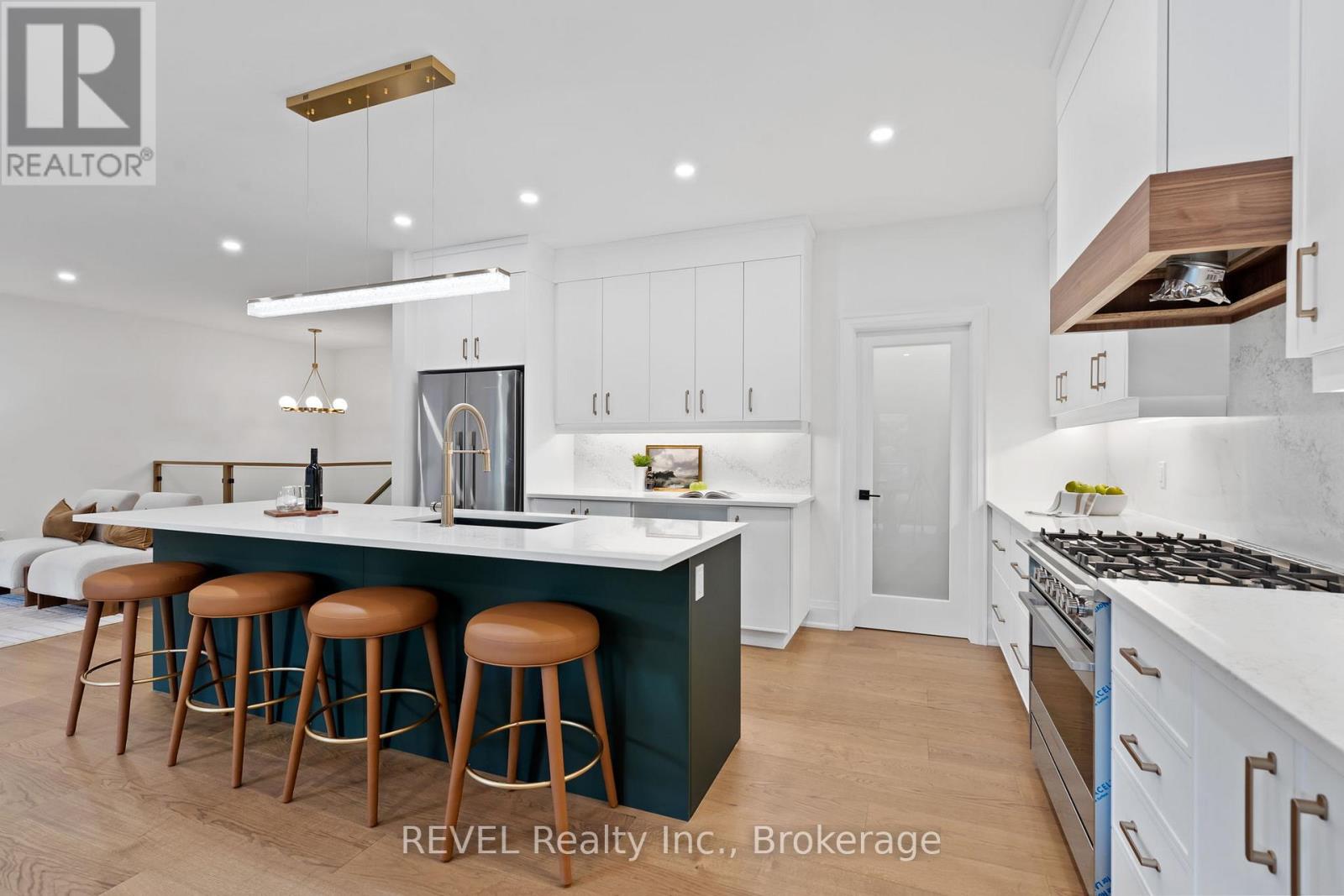 23 ACCURSI CRESCENT - 11