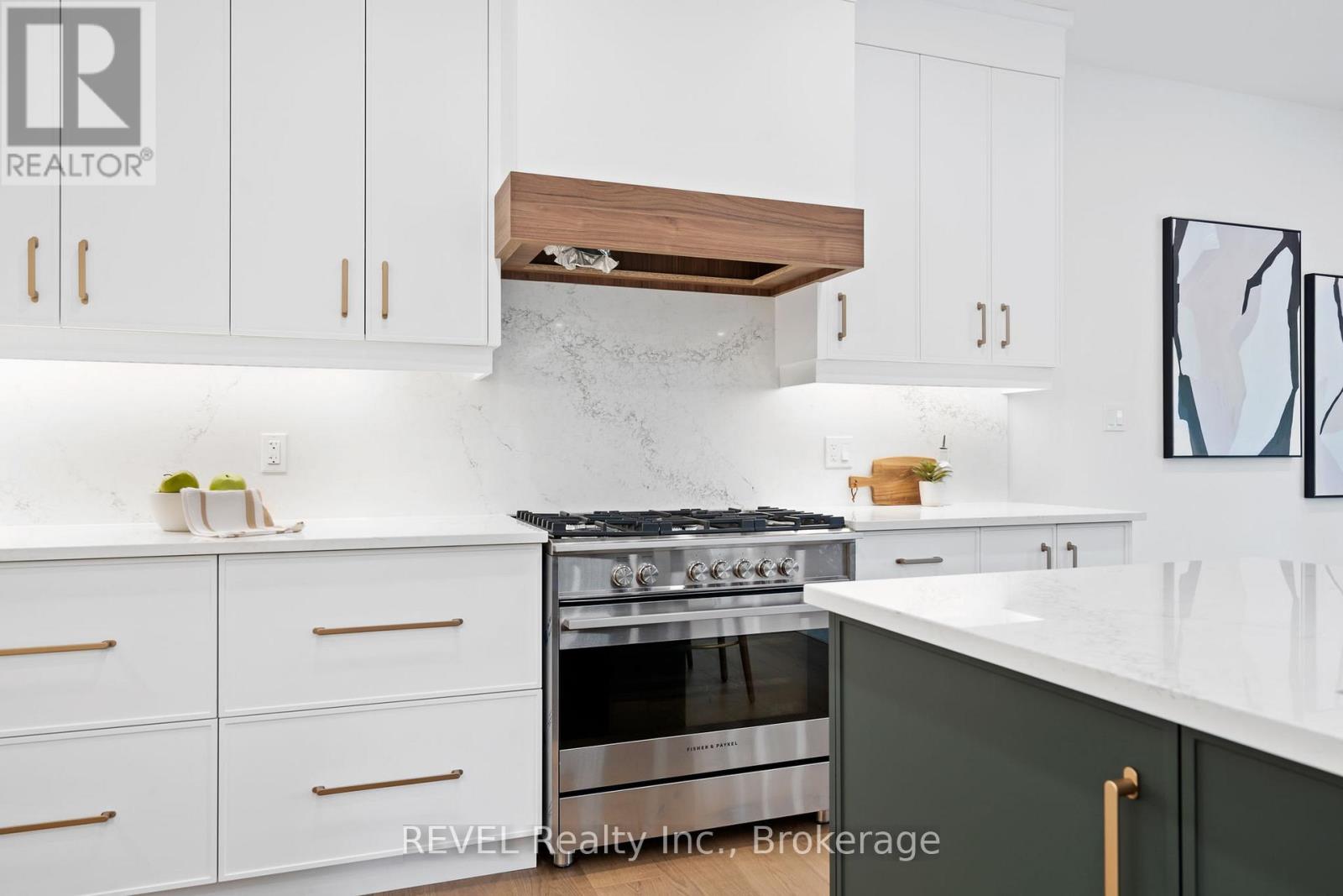 23 ACCURSI CRESCENT - 14