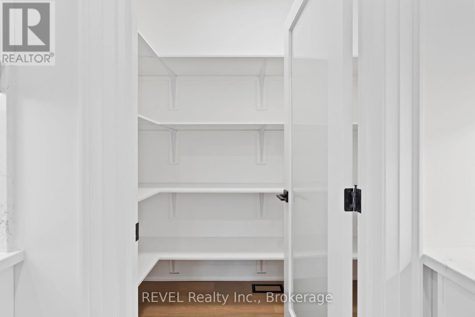 23 ACCURSI CRESCENT - 16