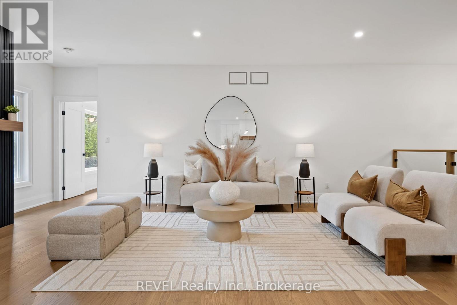 23 ACCURSI CRESCENT - 21