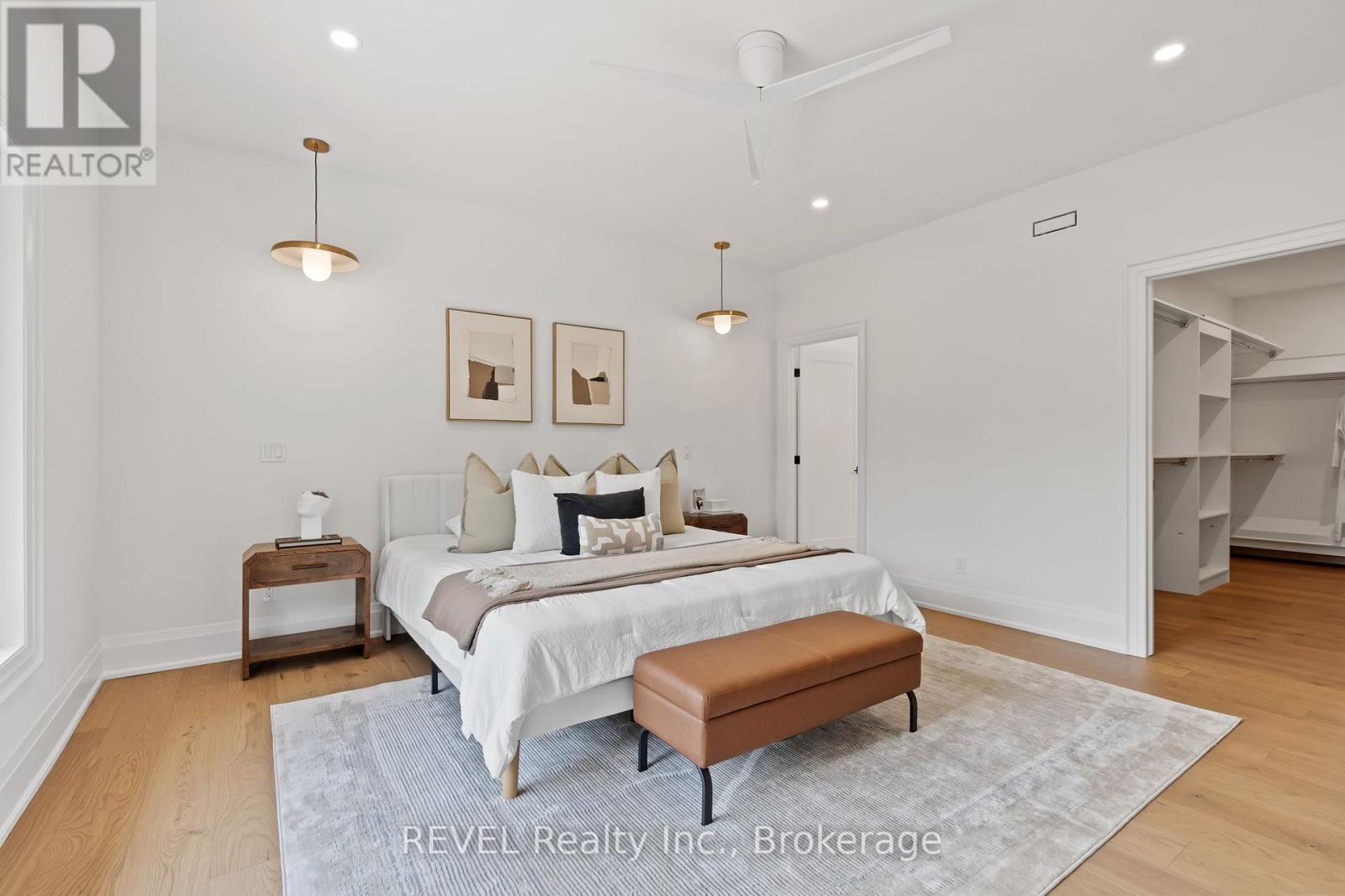 23 ACCURSI CRESCENT - 24