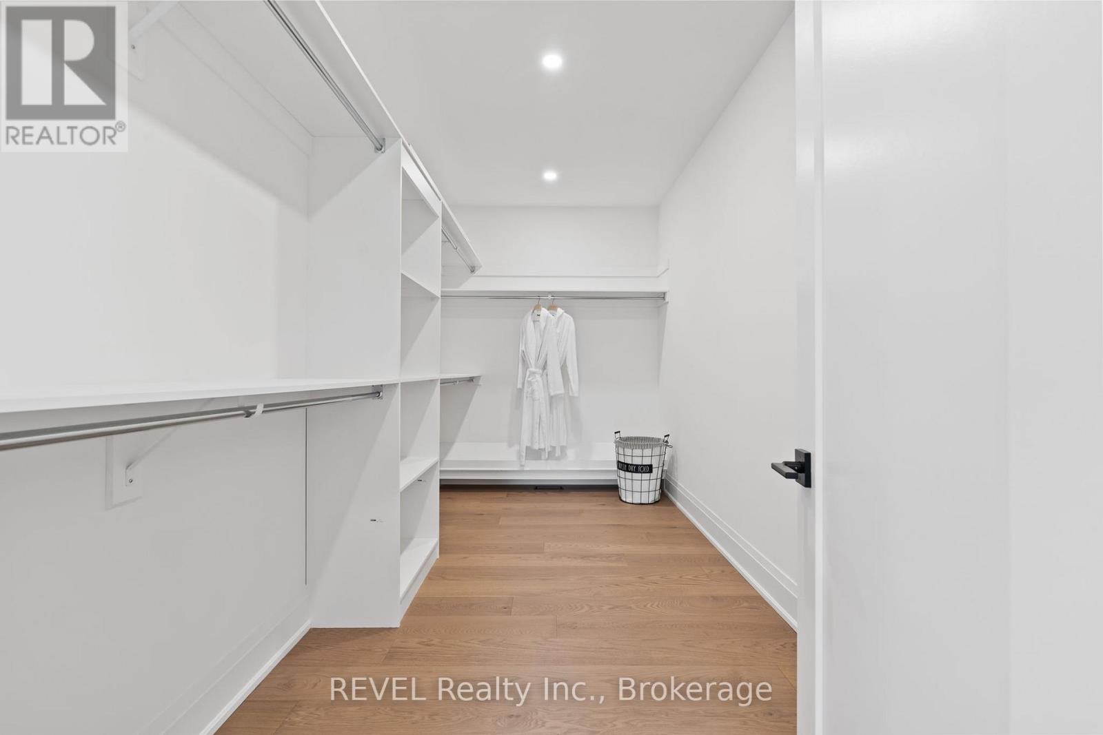 23 ACCURSI CRESCENT - 29