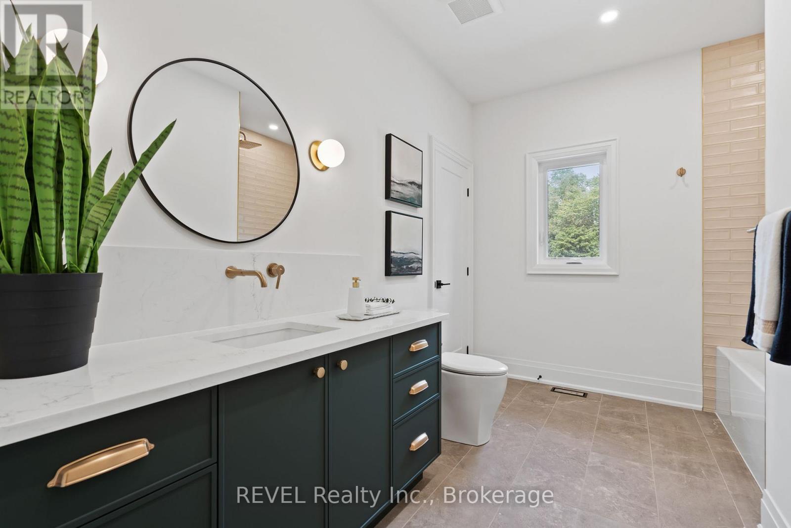 23 ACCURSI CRESCENT - 32