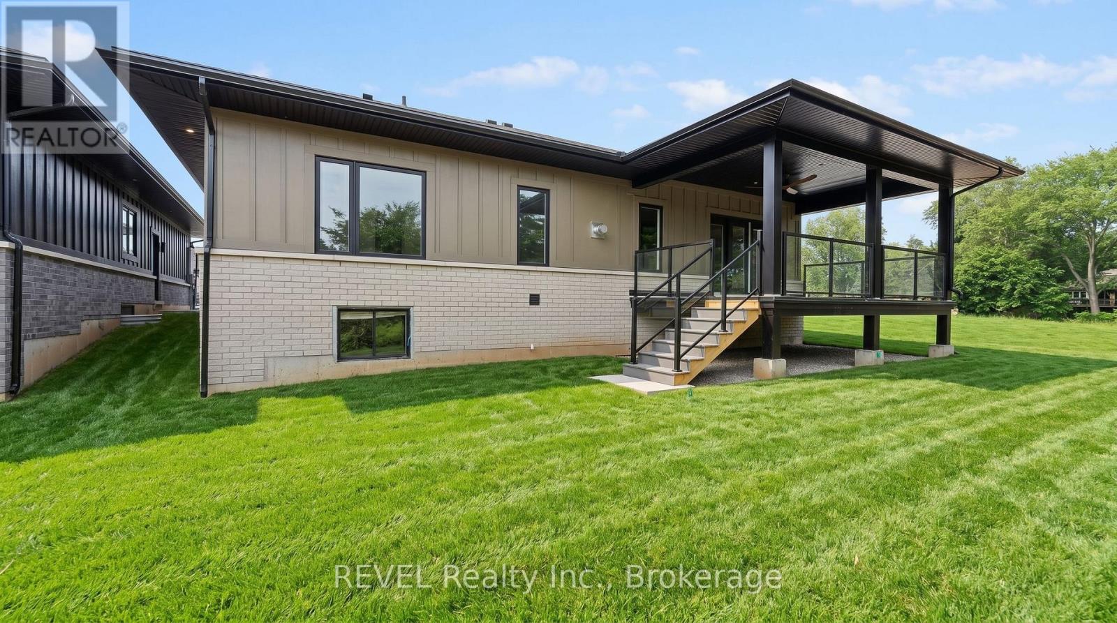 23 ACCURSI CRESCENT - 38