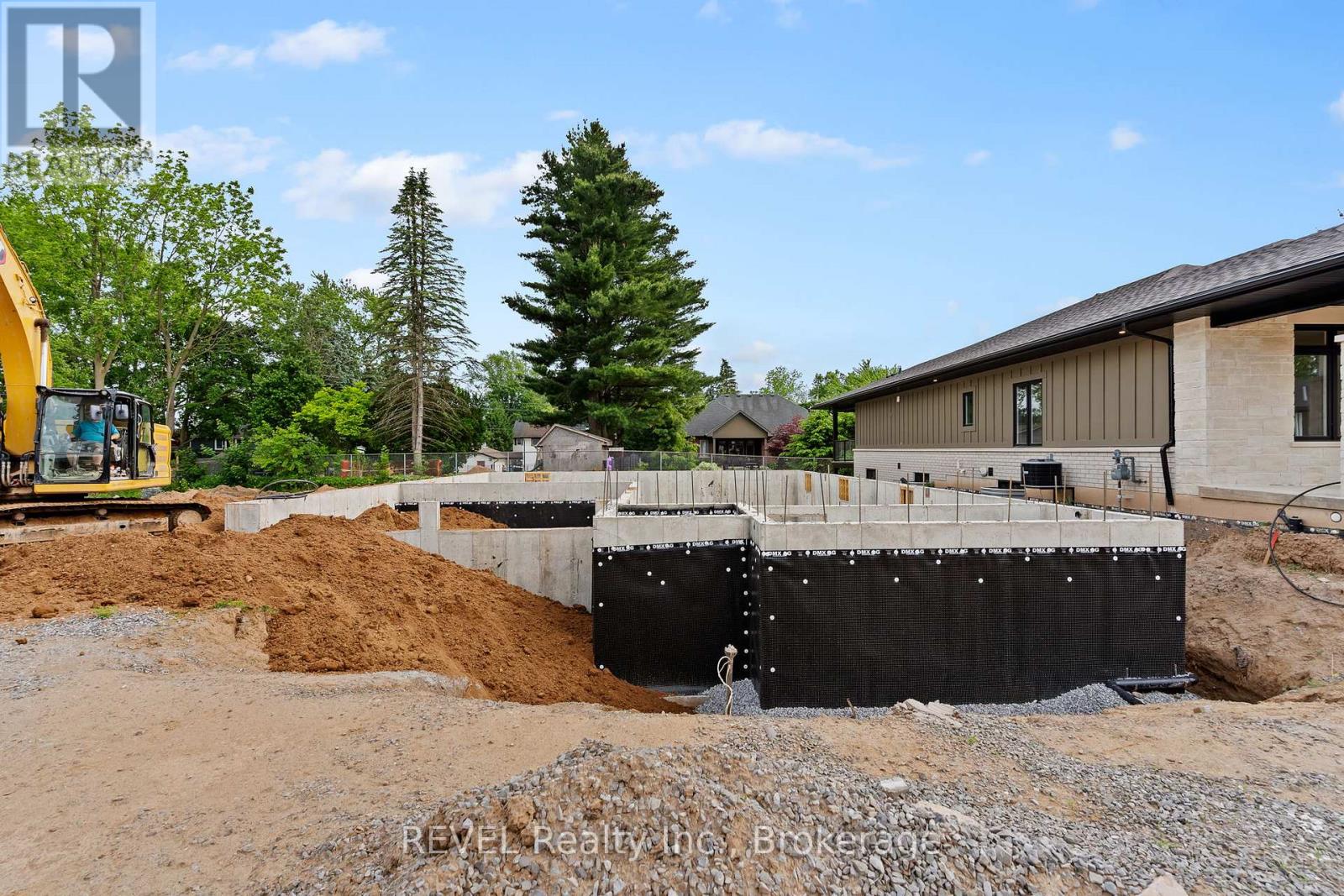23 ACCURSI CRESCENT - 4