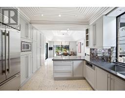 Kitchen - 4 Ridgewood Road, Toronto, ON M5P1T5 Photo 12