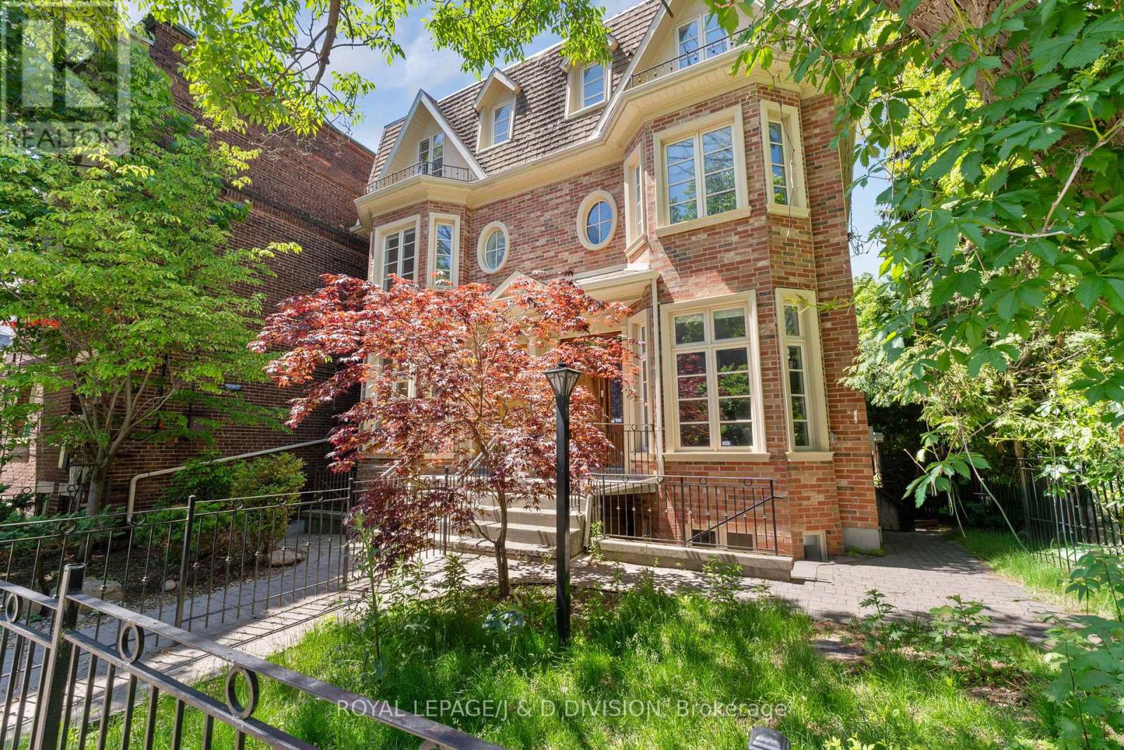 8 Huntley St