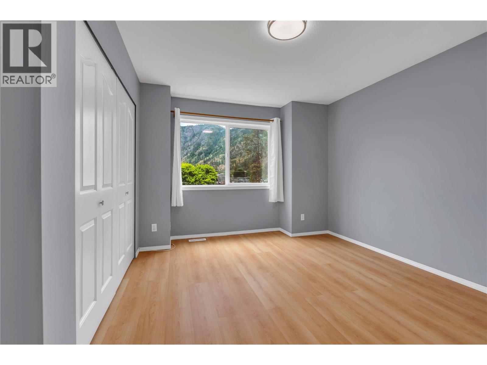 #10 1020 Cedar Street - 8