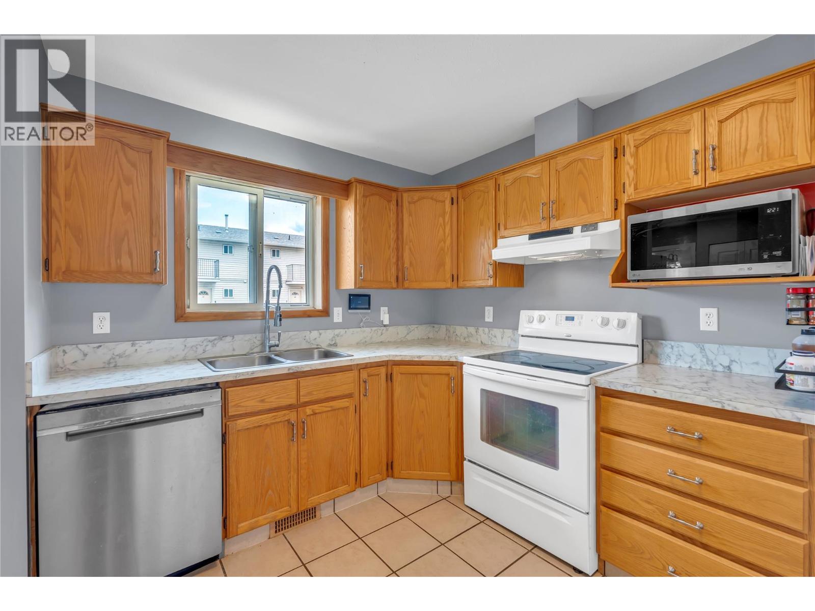 #10 1020 Cedar Street - 4
