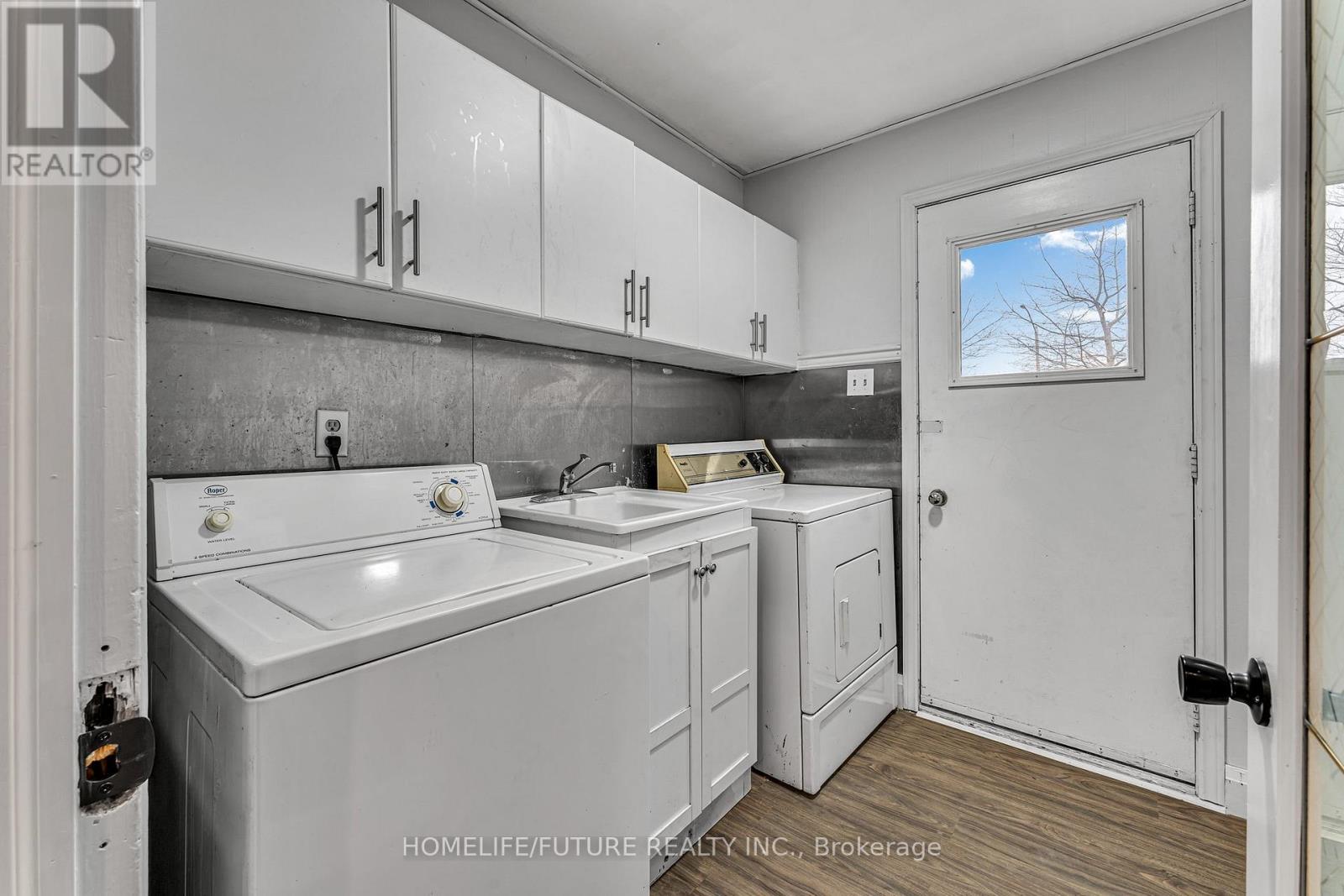 1600 MELMAN STREET - 26
