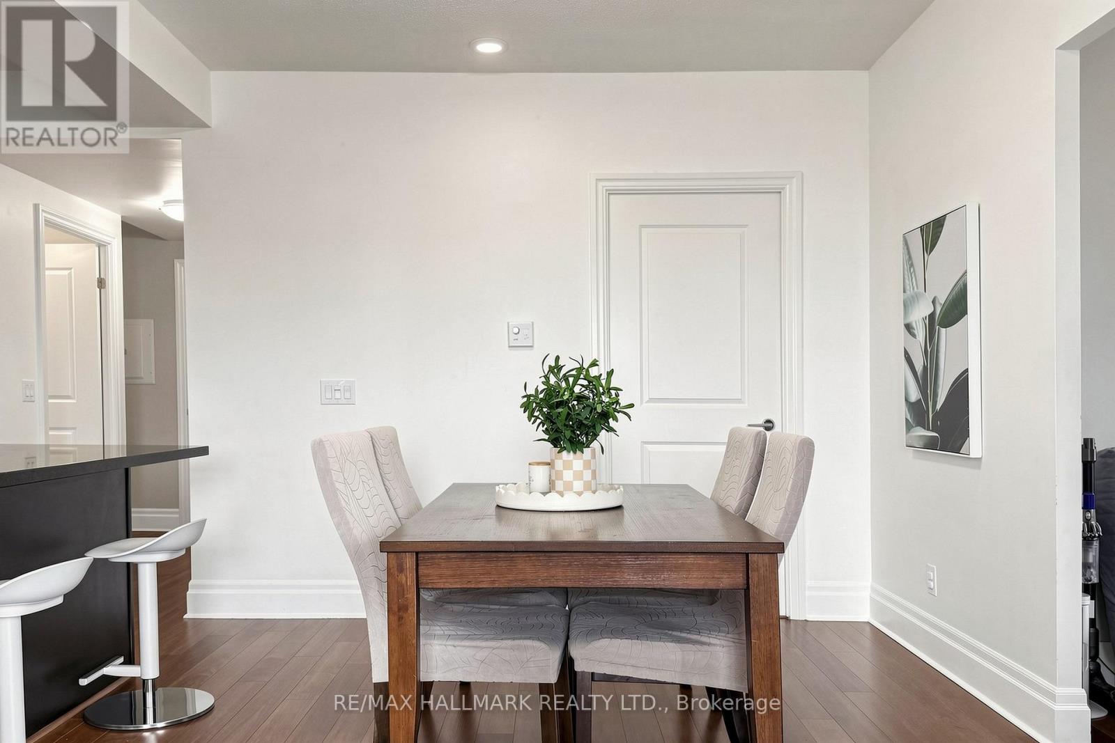 #203 151 UPPER DUKE CRESCENT - 12