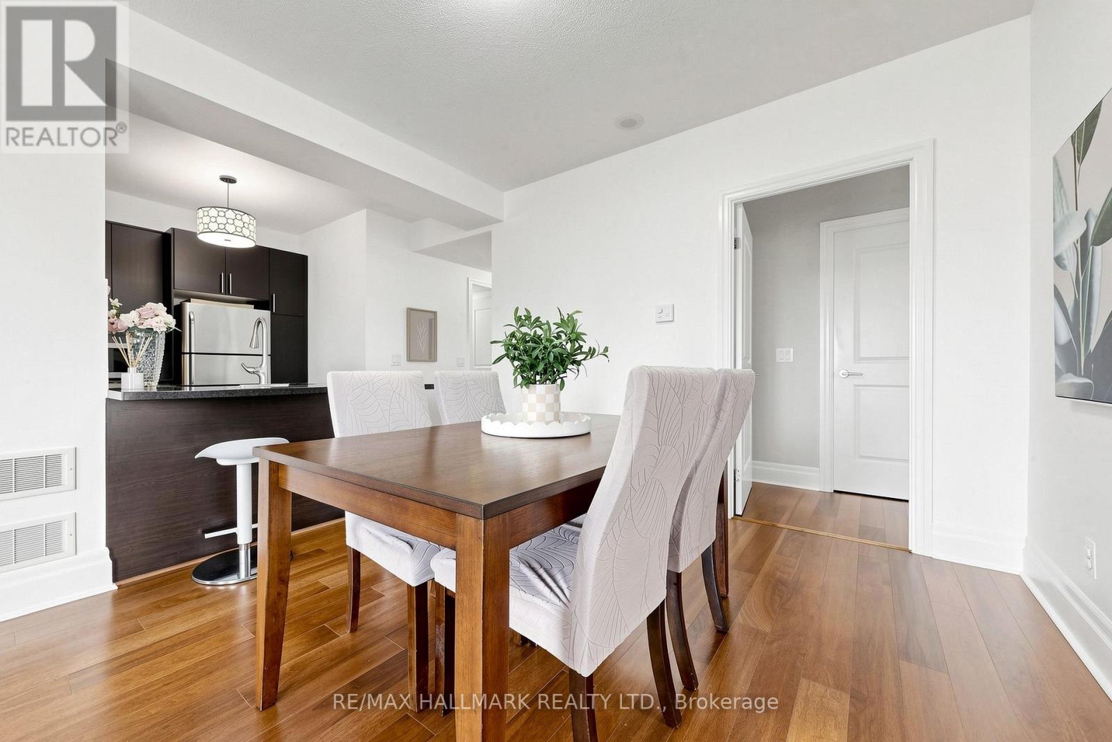 #203 151 UPPER DUKE CRESCENT - 13