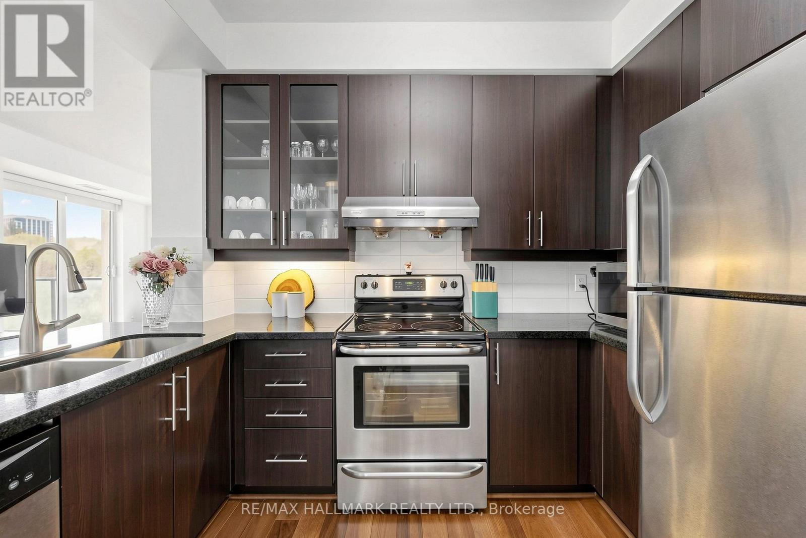 #203 151 UPPER DUKE CRESCENT - 16