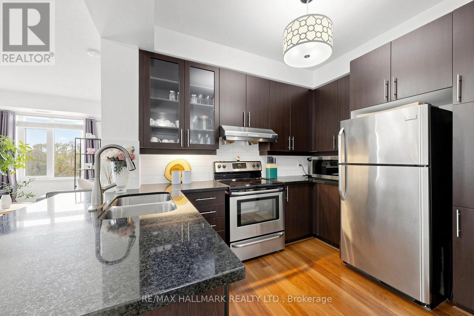 #203 151 UPPER DUKE CRESCENT - 18