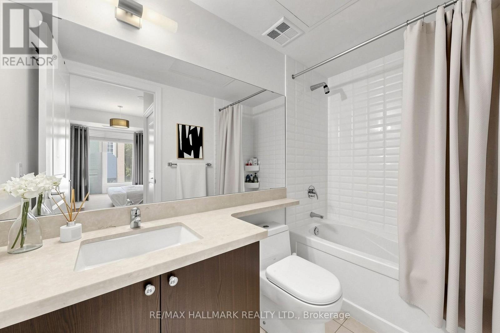 #203 151 UPPER DUKE CRESCENT - 24