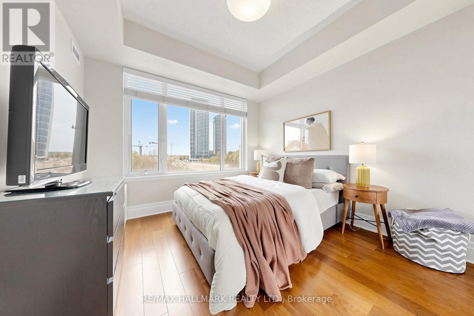 #203 151 UPPER DUKE CRESCENT - 25