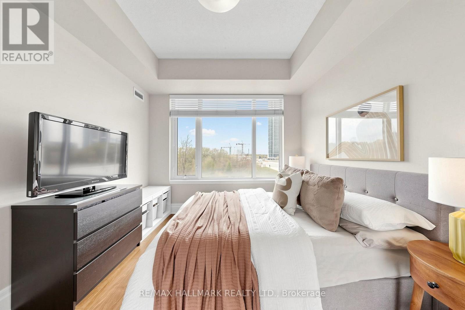 #203 151 UPPER DUKE CRESCENT - 26