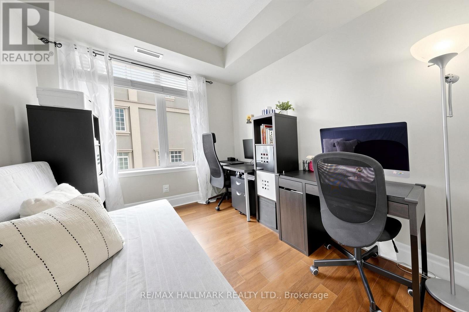 #203 151 UPPER DUKE CRESCENT - 31