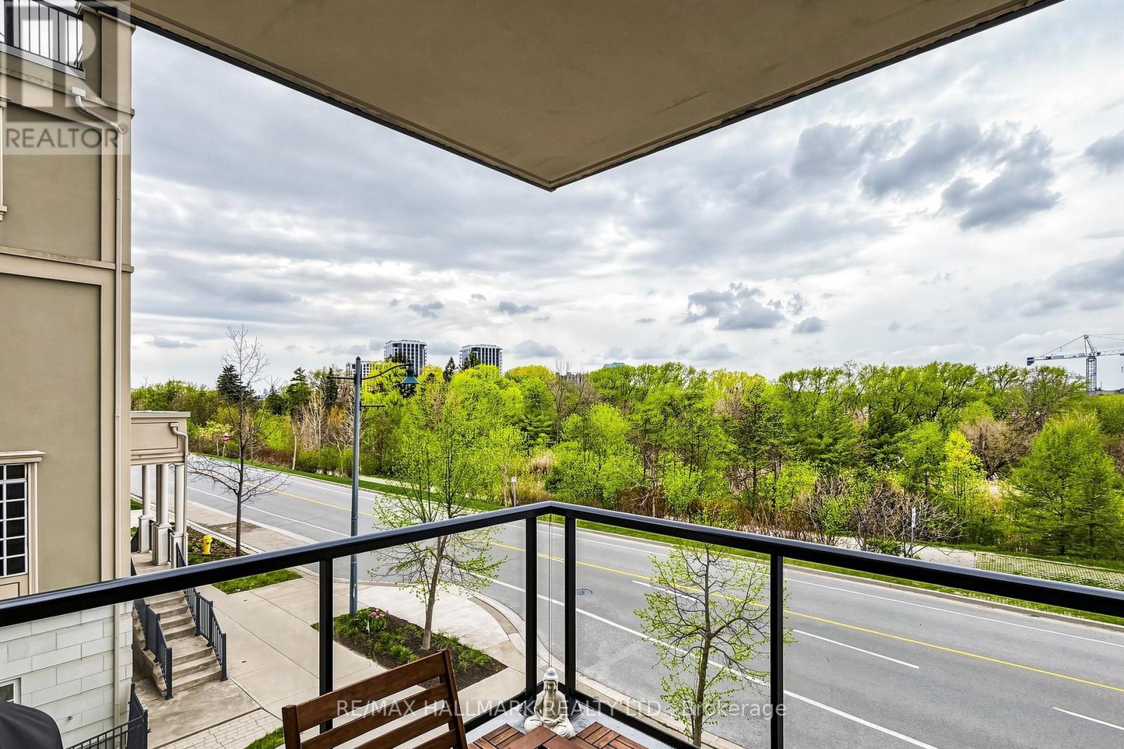 #203 151 UPPER DUKE CRESCENT - 34