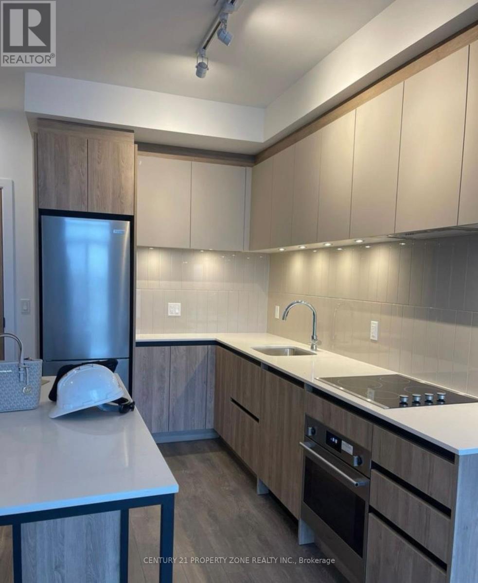 Spacious Kitchen with centre island