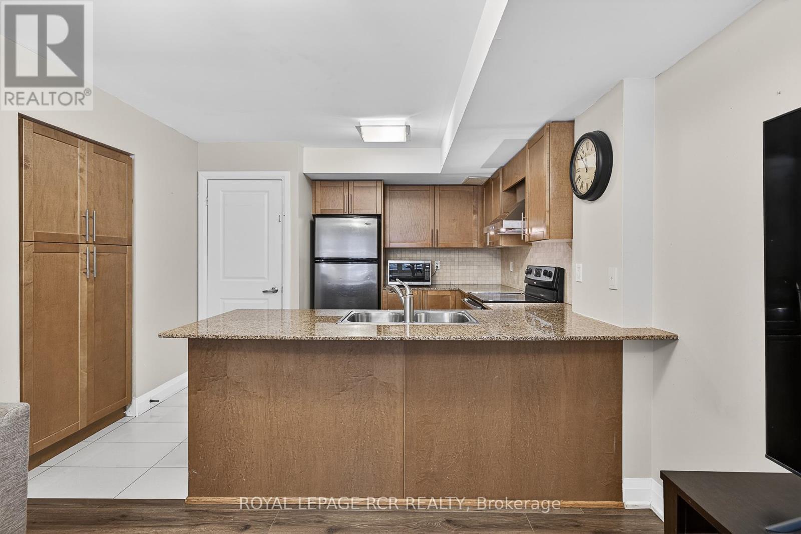 #138 326 JOHN STREET - 15