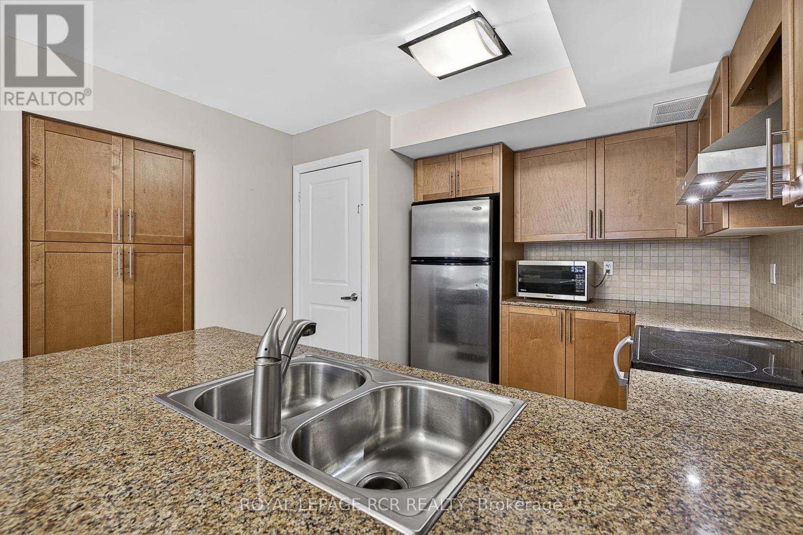 #138 326 JOHN STREET - 16