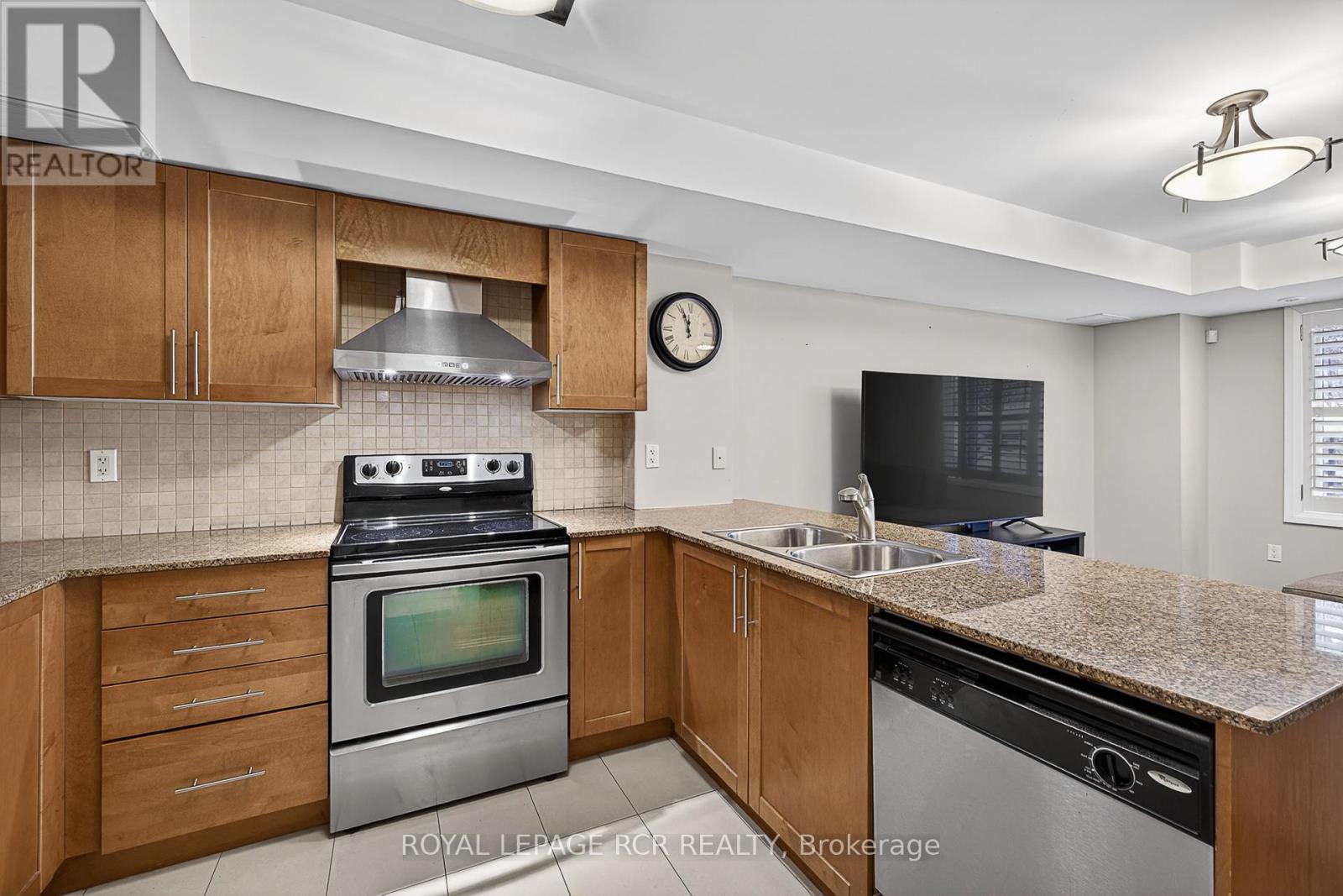 #138 326 JOHN STREET - 19