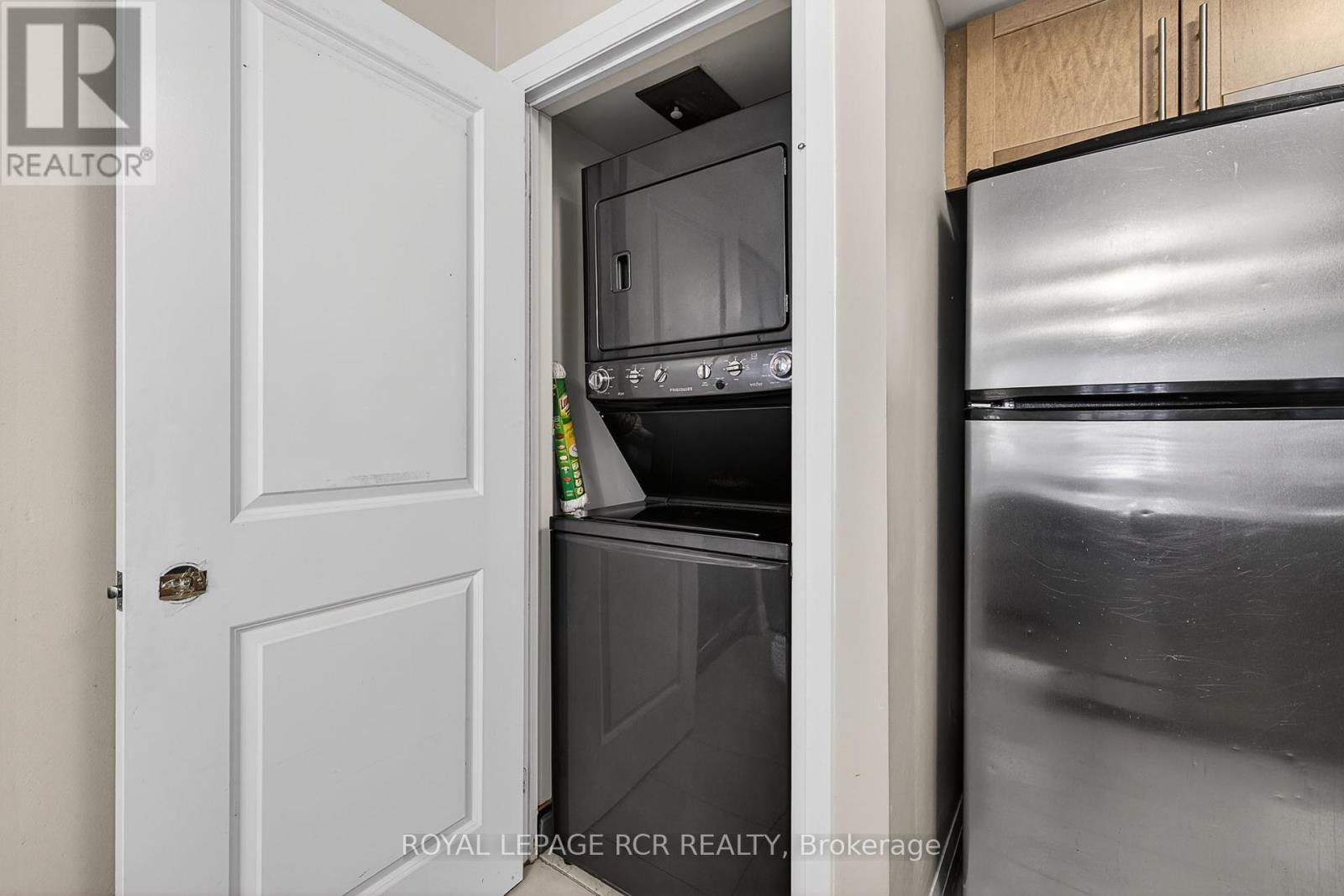 #138 326 JOHN STREET - 21