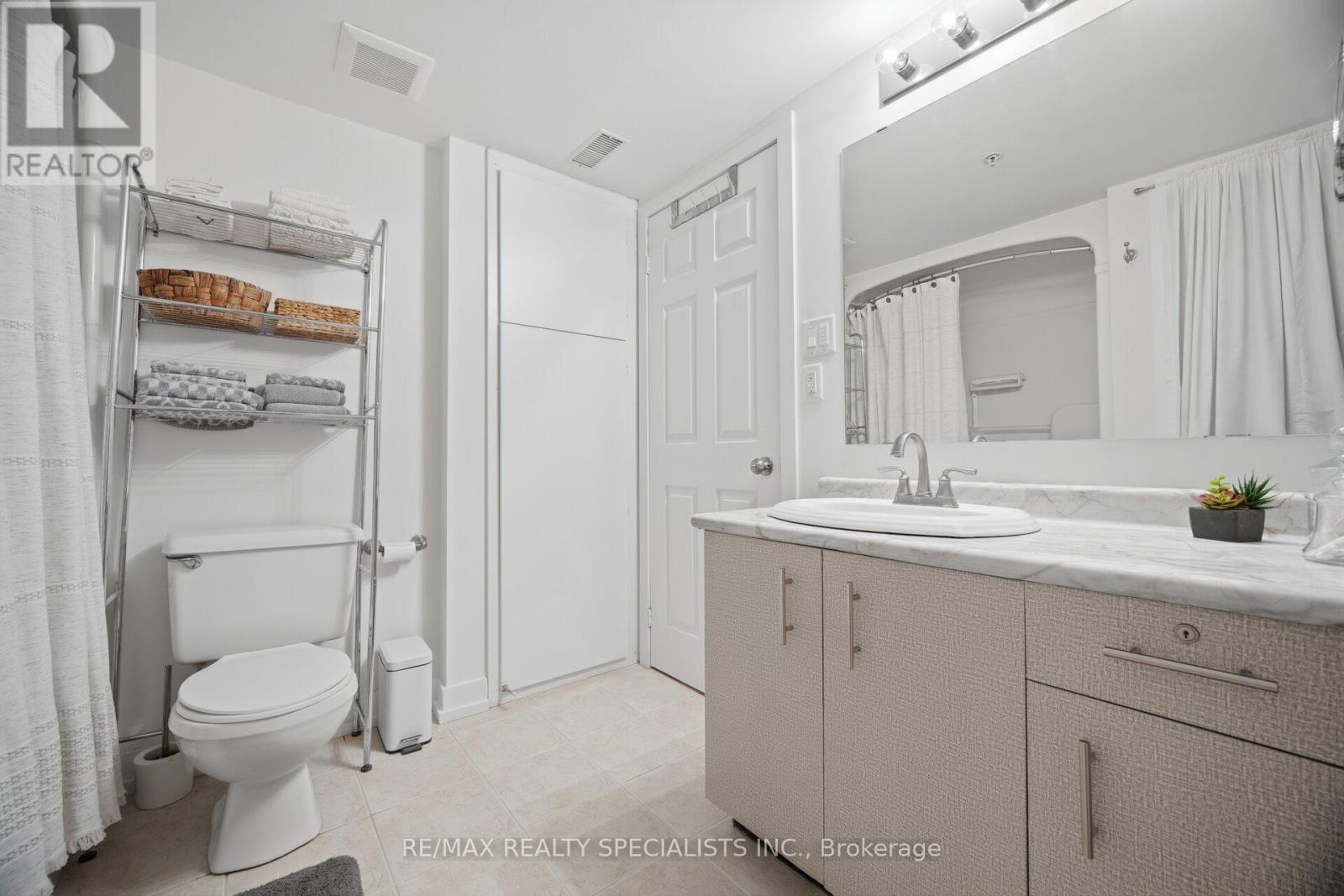 #305 4003 KILMER DRIVE - 22