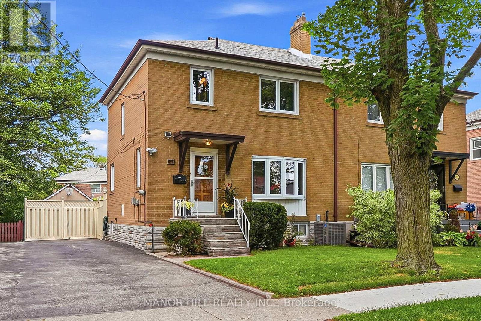 33 ROBINDALE AVENUE - 1
