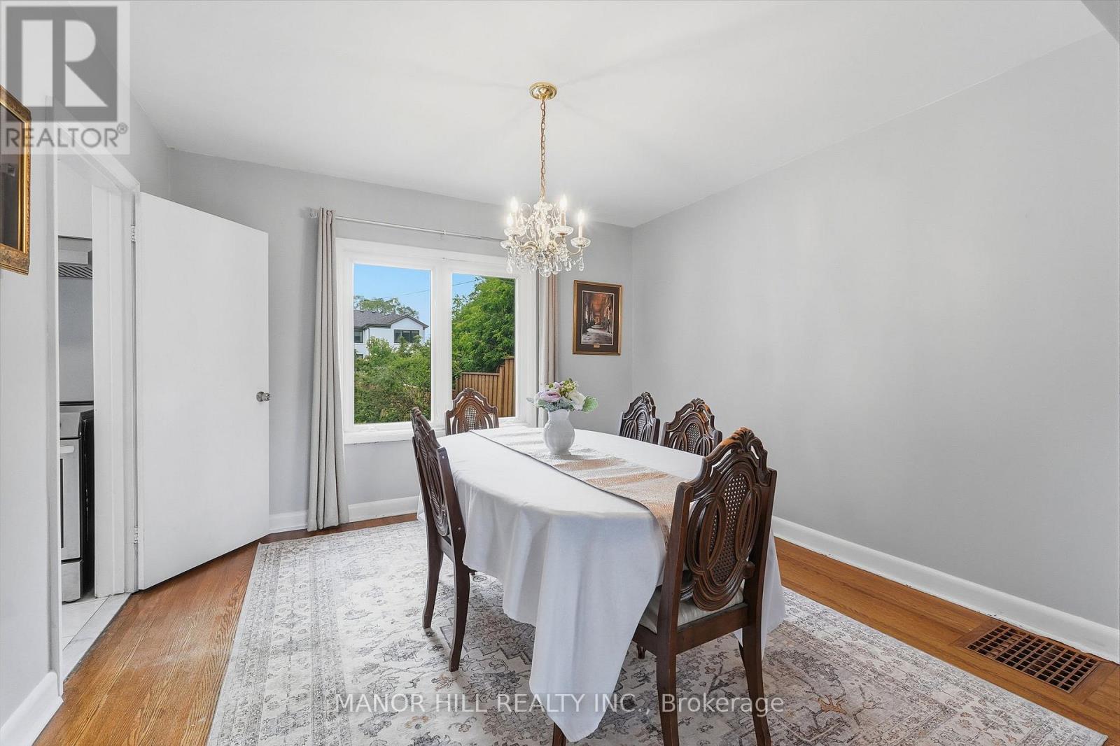 33 ROBINDALE AVENUE - 10